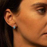 Boucles d'oreilles créoles serties de diamants et d'aigue-marine