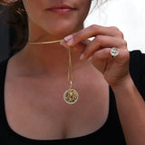 Collier pendentif pièce ange gardien en or 14 carats et diamants - 76 cm