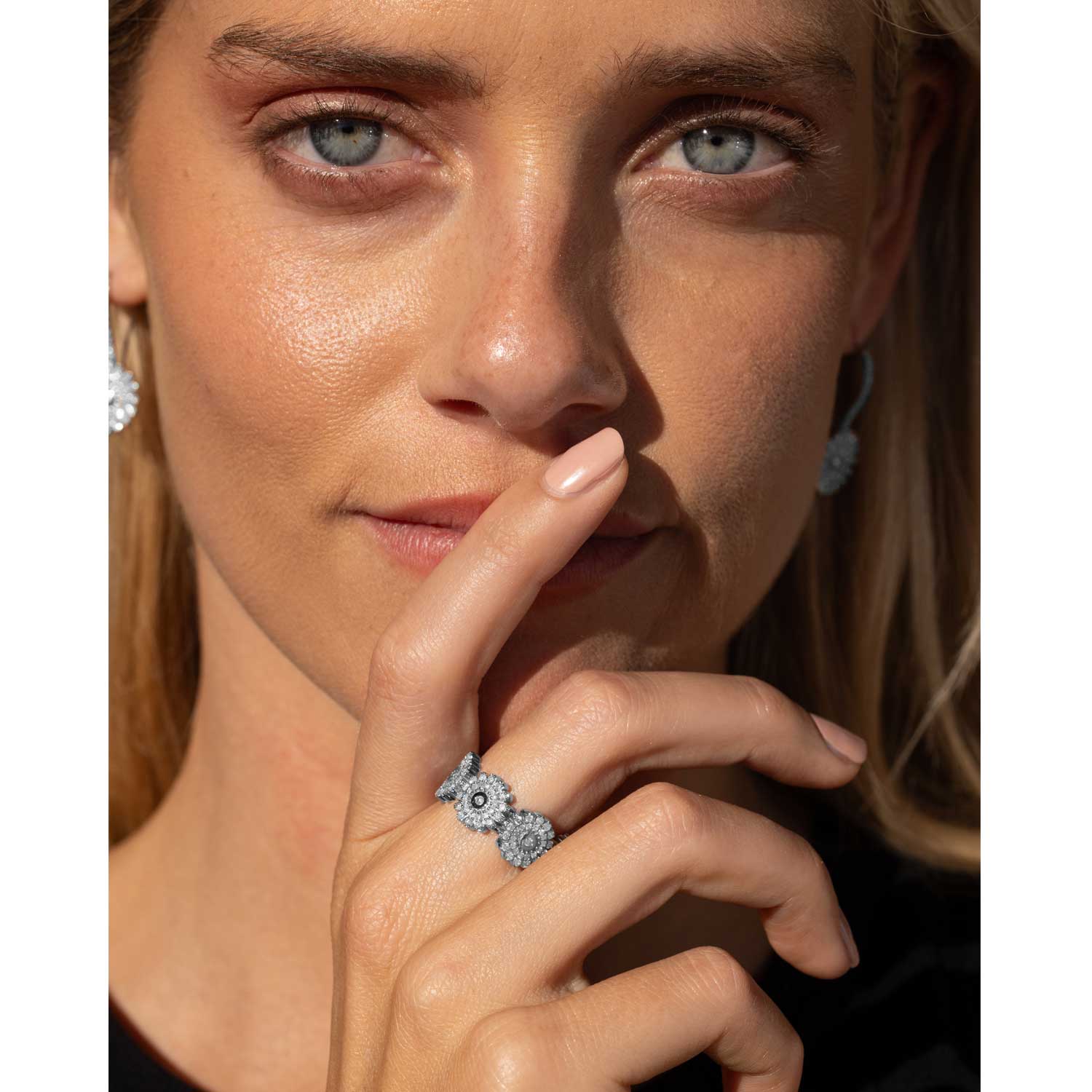 Diamond Flower Power Daisy Band Ring - Main Image