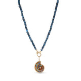 Pendentif nautile en ammonite 14 carats sur collier noué en topaze bleue de Londres - Pièce unique